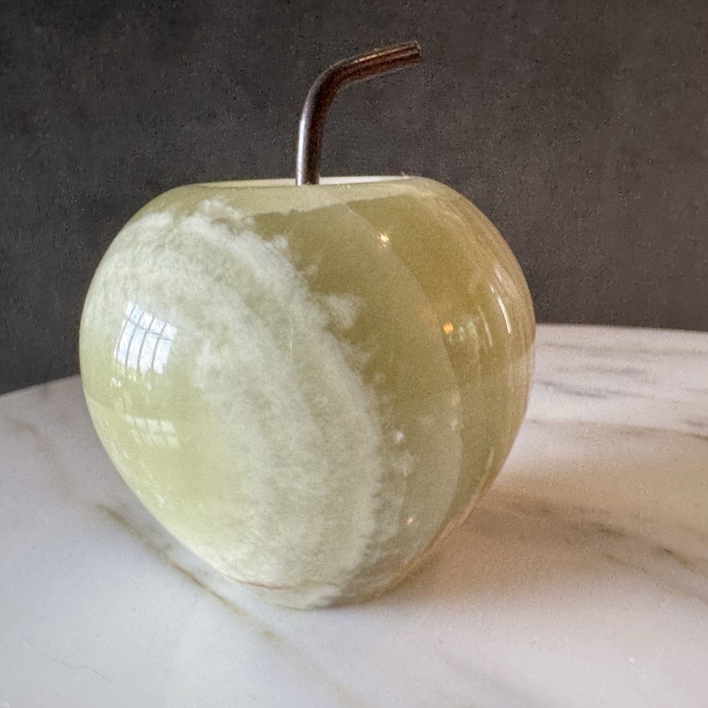 GORGEOUS VINTAGE VEINED AGATE GREEN MARBLE ONTX APPLE PAPERWEIGHT